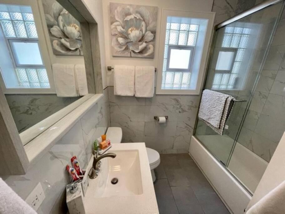 The Blue Golden Luxury Modern 3- Bedroom Apartment In Chicago Eksteriør billede
