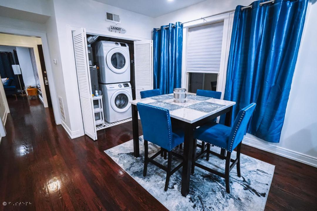 The Blue Golden Luxury Modern 3- Bedroom Apartment In Chicago Eksteriør billede